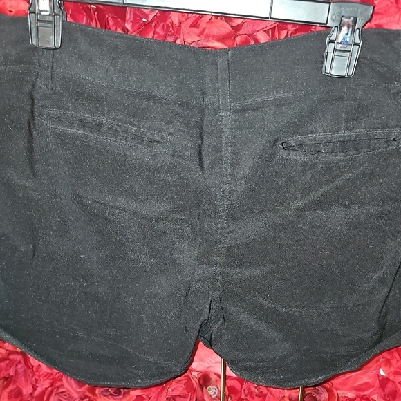 MKM Designs Women's Black Rayon/ Polyester Cuffed Shorts Size 11/12 - Picture 5 of 5